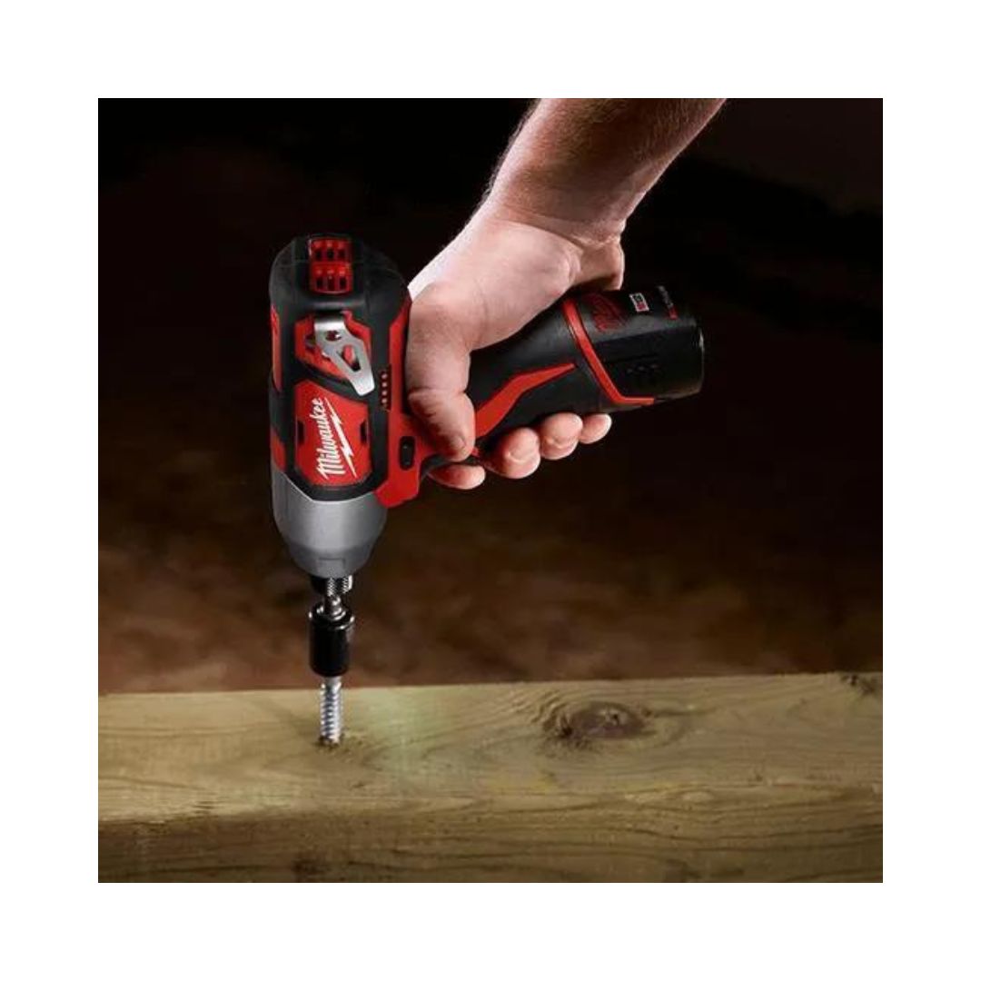 DESTORNILLADOR DE IMPACTO HEX M12™ MILWAUKEE 2462-22-D DE 1/4" MAS 2 BATERIAS