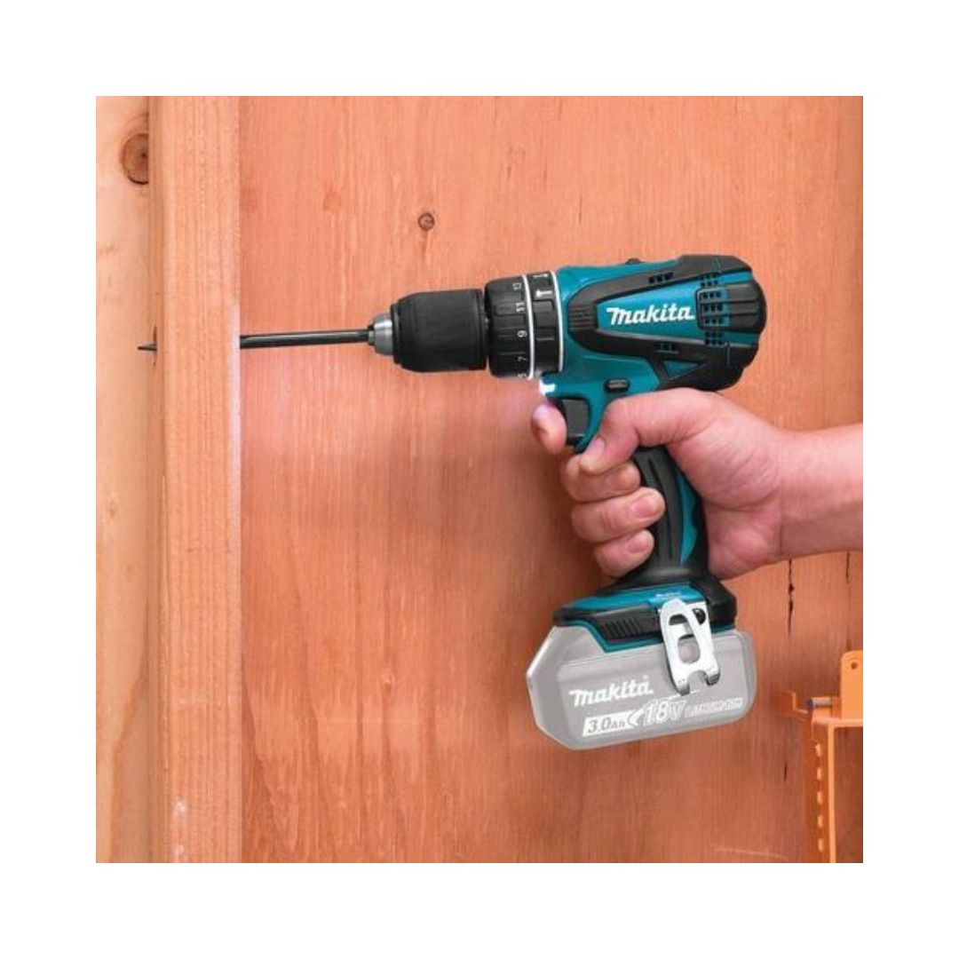 ROTOMARTILLO ATORNILLADOR MAKITA XPH01Z DE 1/2" CON 2 VELOCIDADES DE 0-400 0-1,500RPM SIN BATERIA Y CARGADOR 18V