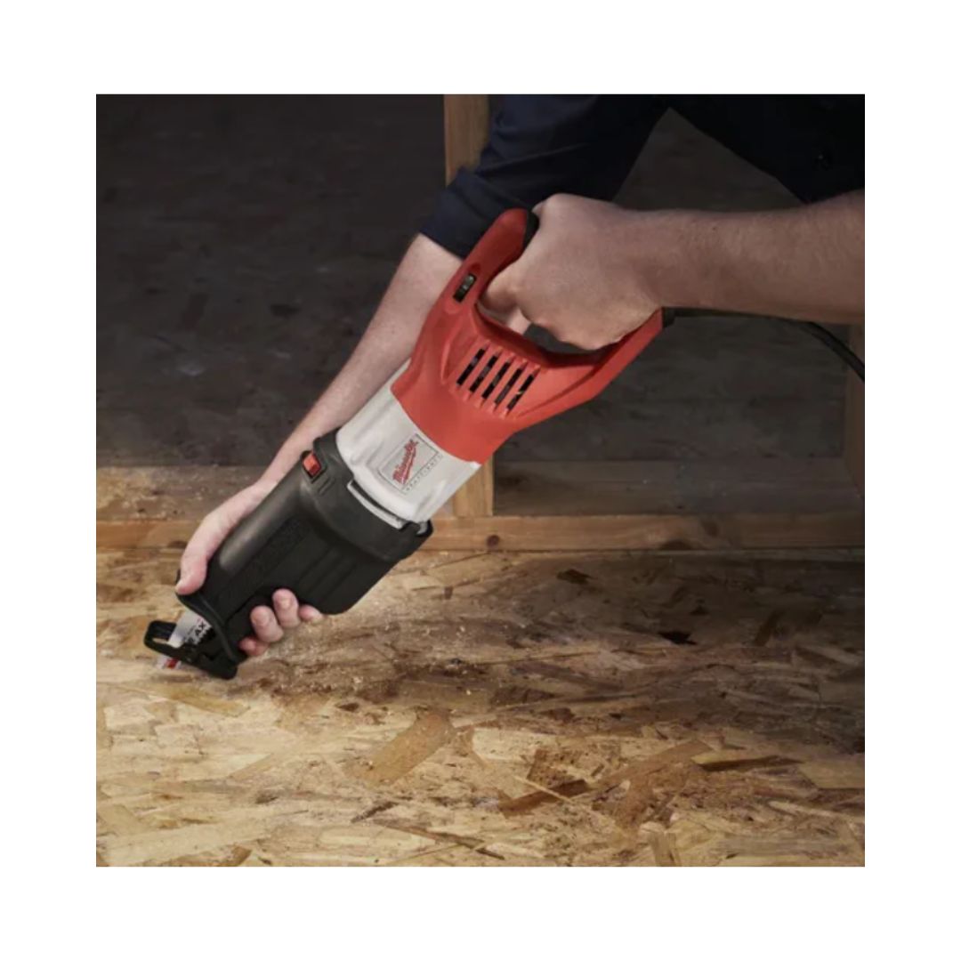 SIERRA SABLE SUPER SAWZALL® MILWAUKEE 6538-21 DE 1 1/4" Y DE 0-2,800CPM CON ESTUCHE