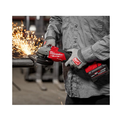 Mini Esmeriladora Milwaukee M18 FUEL 3670-22 | 4 1/2" con Freno, Interruptor de Paleta, 2 Baterías Forge 8Ah y Cargador de Carga Rápida